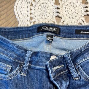 Judy Blue. 5/27 size . Heavily distressed   Doesn’t show a lot of skin